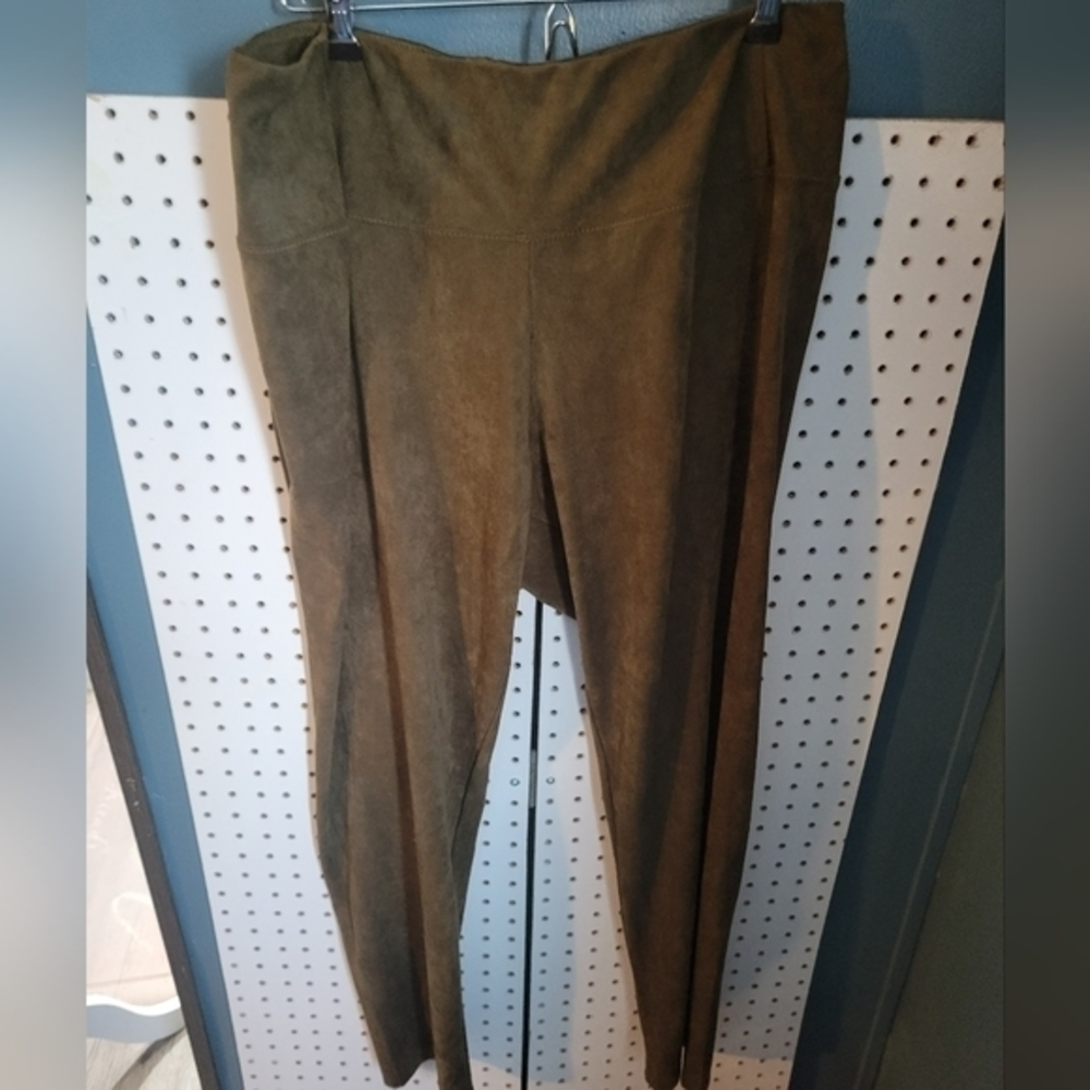 Bagatelle Collection size XL army green faux suede feel pants